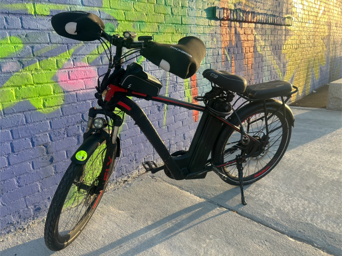 Black Electric Comfort Bike with Rack