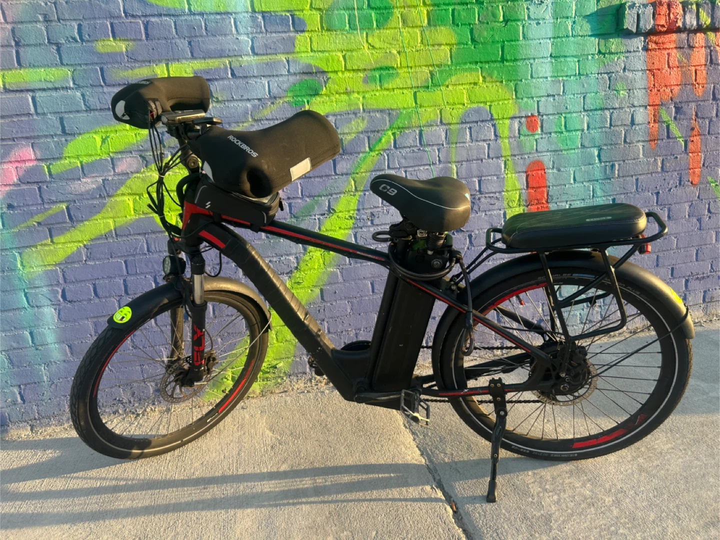 Black Electric Comfort Bike with Rack - photo 2