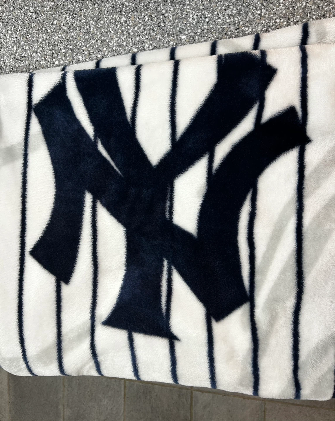 NY Yankees Fleece Blanket 50x60 Jersey Style Throw