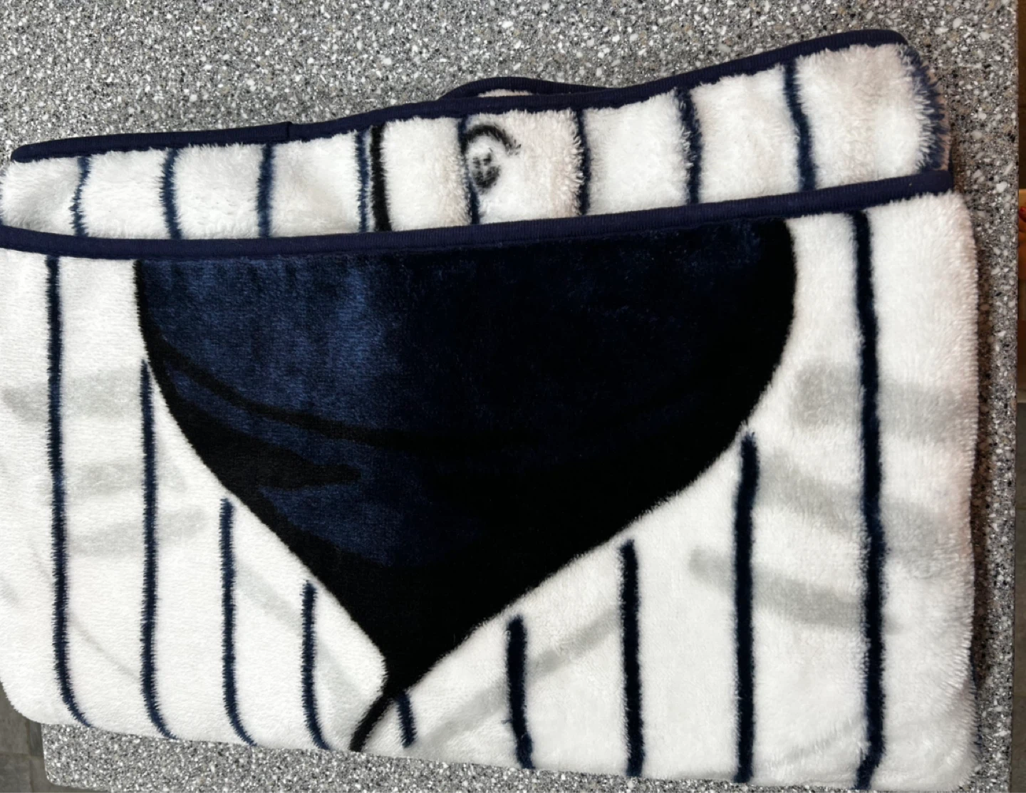 NY Yankees Fleece Blanket 50x60 Jersey Style Throw - photo 5
