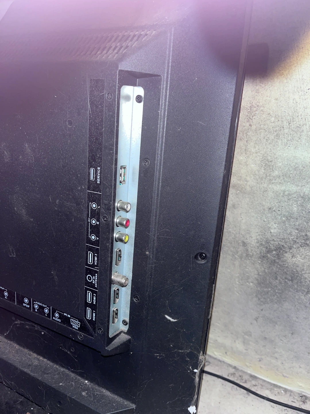 Various TV's selling for parts.