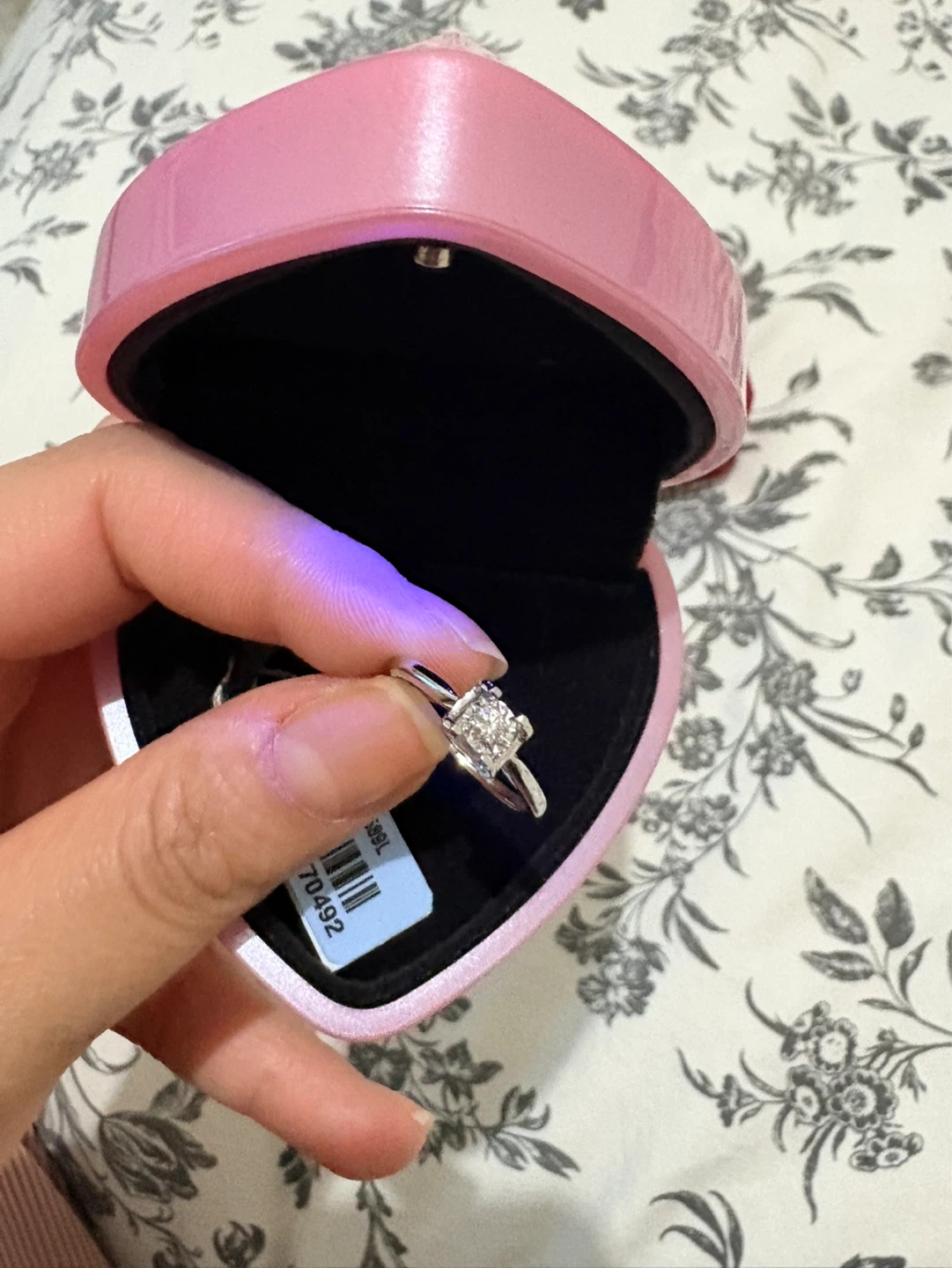 18K White Gold Diamond Ring - 0.090CT