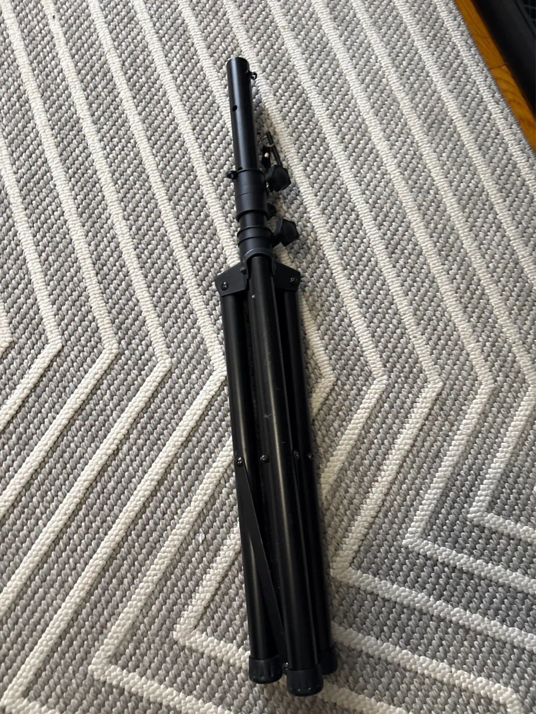 Black Metal Tripod Stand - photo 2