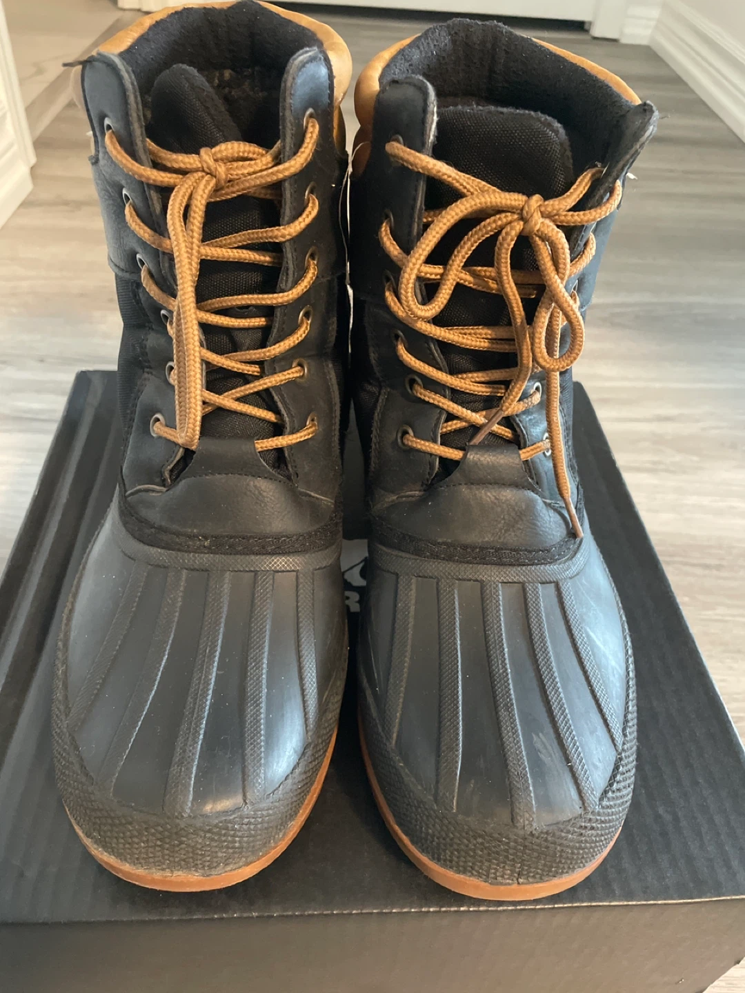 Snow boots