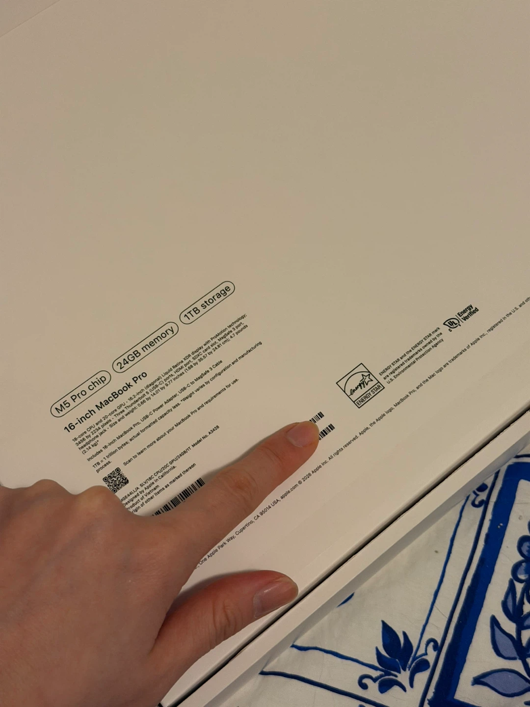 Empty box Apple MacBook Pro 16-inch M5 Chip - photo 2