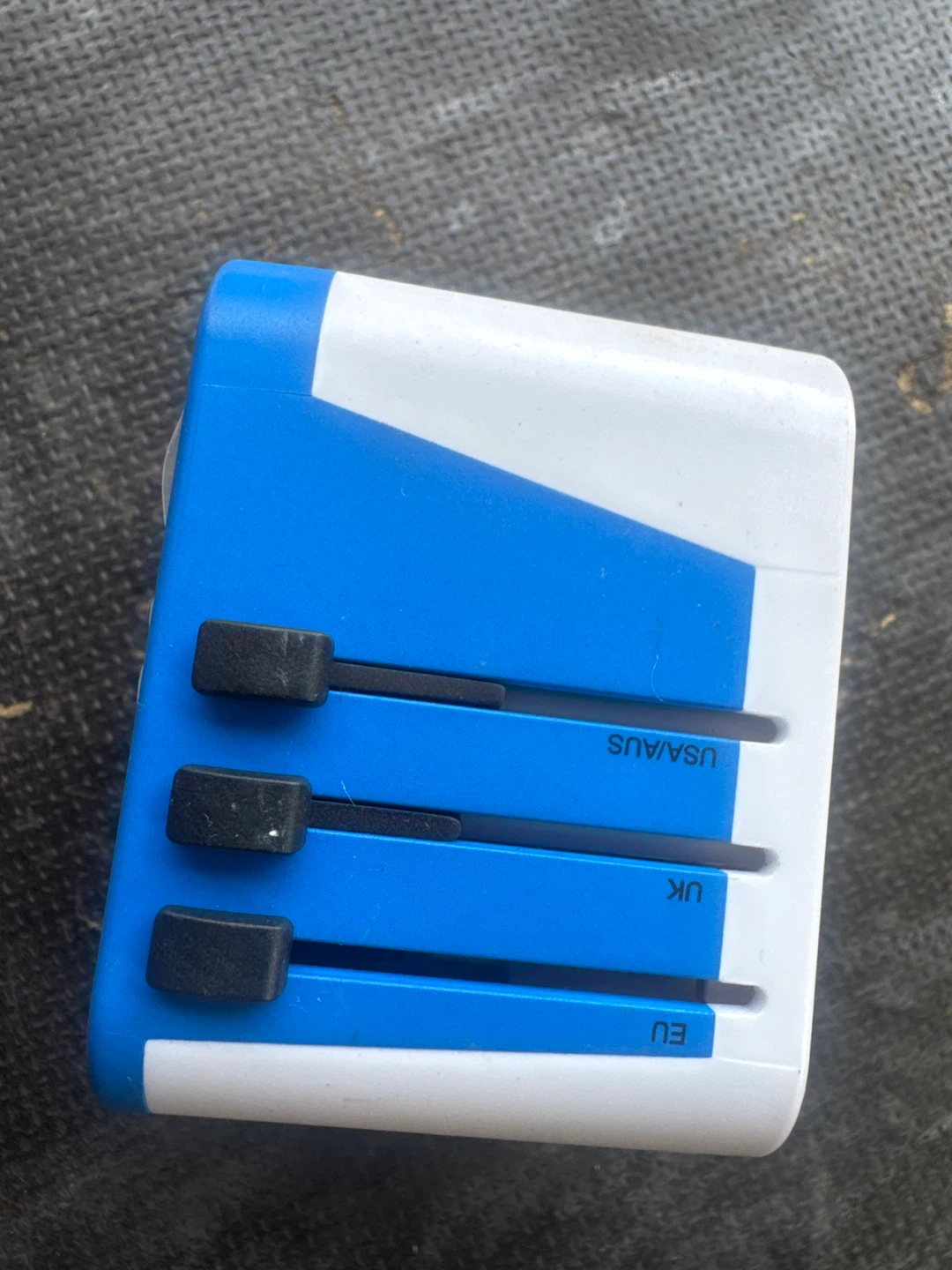 Ceptics Universal Travel Adapter with 4 USB Ports - photo 2