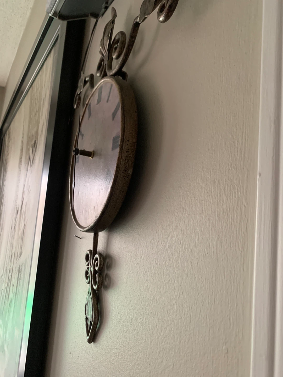Vintage Decorative Wall Clock in perfect working condition - photo 2