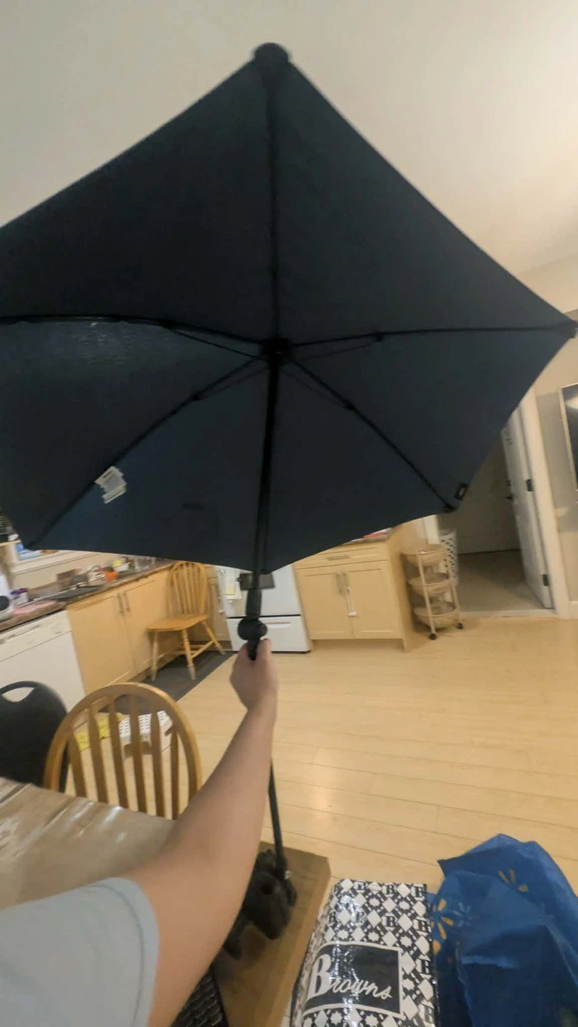 Clamp-on umbrella for wagon and stroller - photo 4