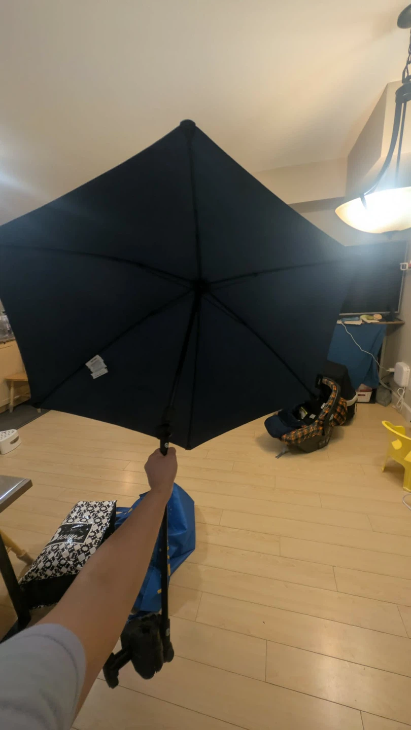 Clamp-on umbrella for wagon and stroller - photo 3
