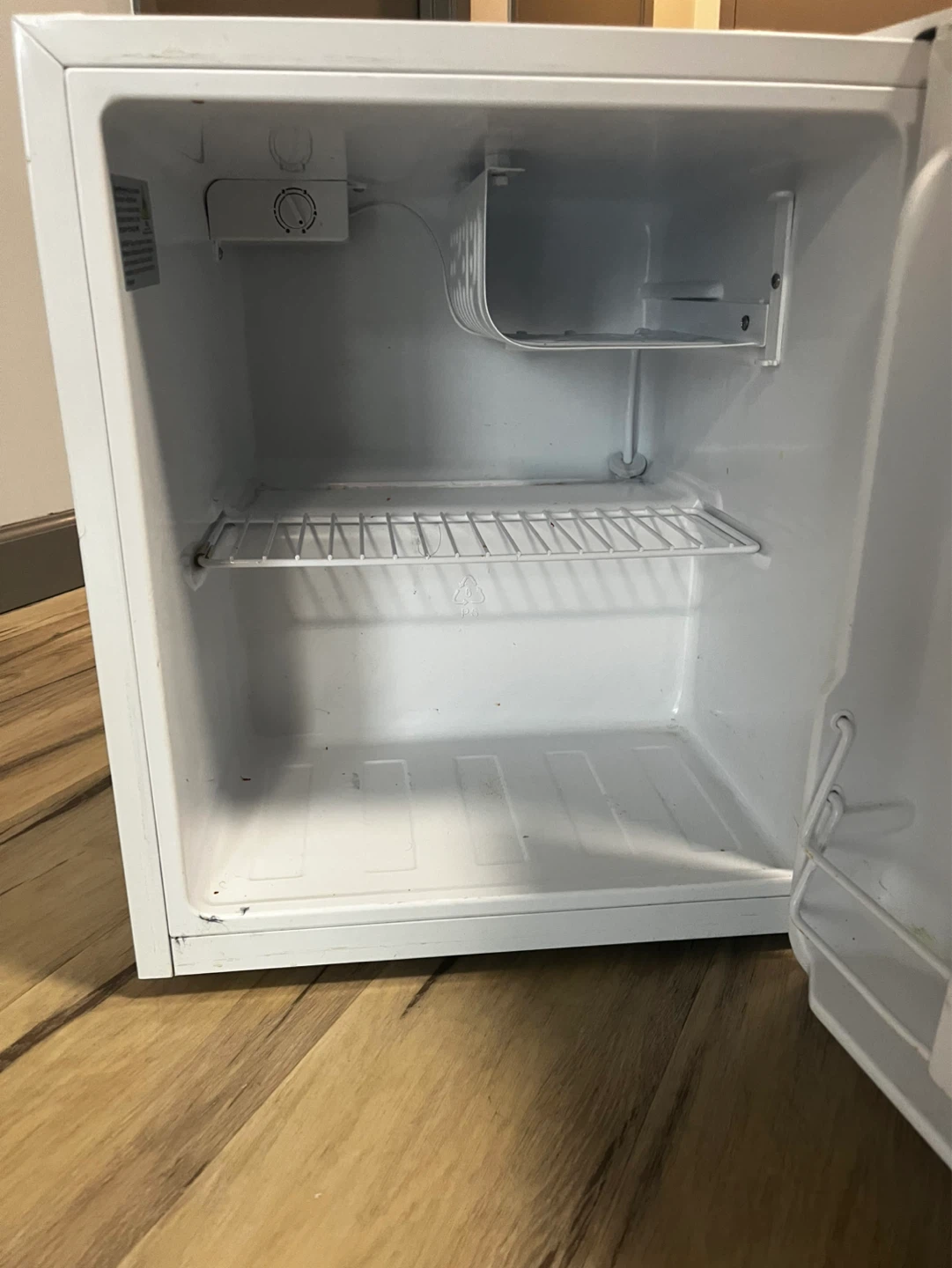 Hamilton Beach Mini Fridge - photo 3