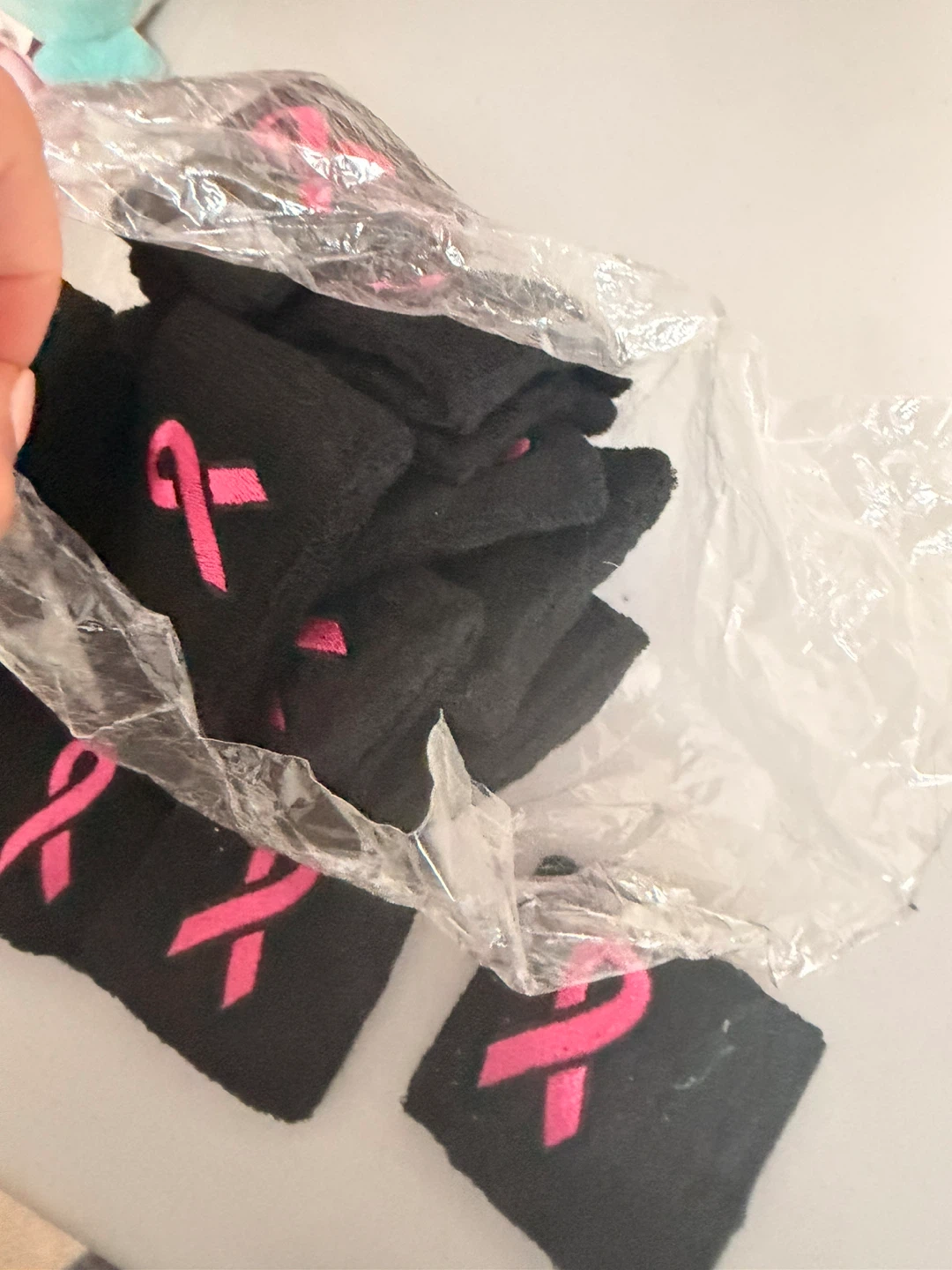 24 Black Wristbands with Pink Ribbon - photo 2