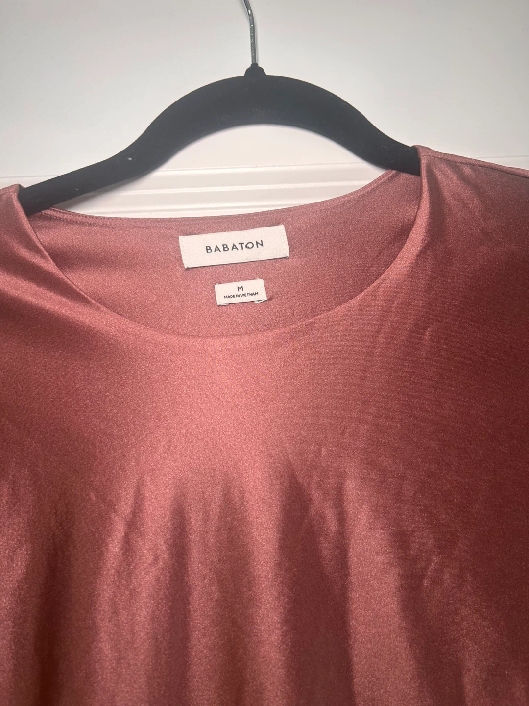 BABATON aritzia satinette long sleeve bodysuit taupe blush M - photo 4