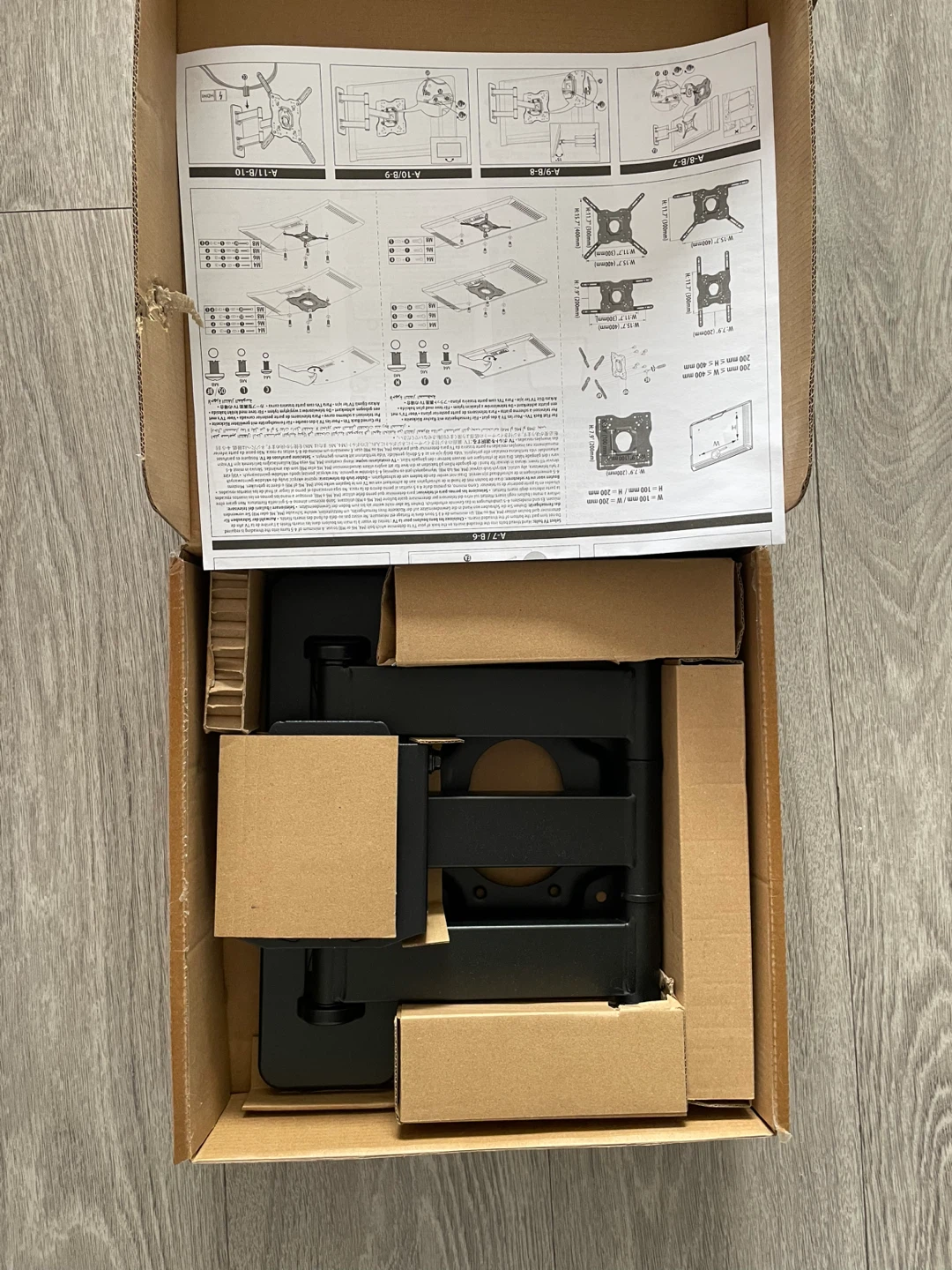 Amazon Basics Articulating TV Wall Mount