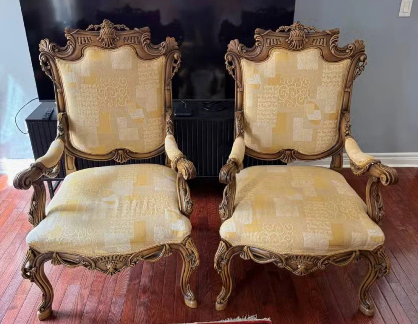 Vintage Ornate Sofa and Armchair Set - photo 3