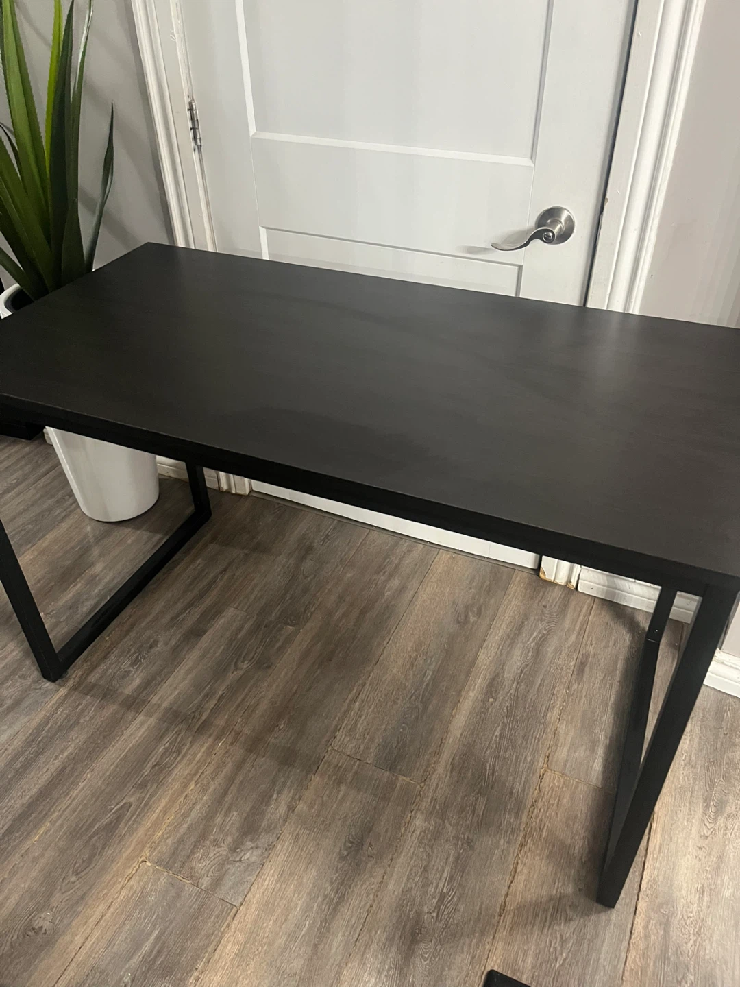 Modern table/desk
