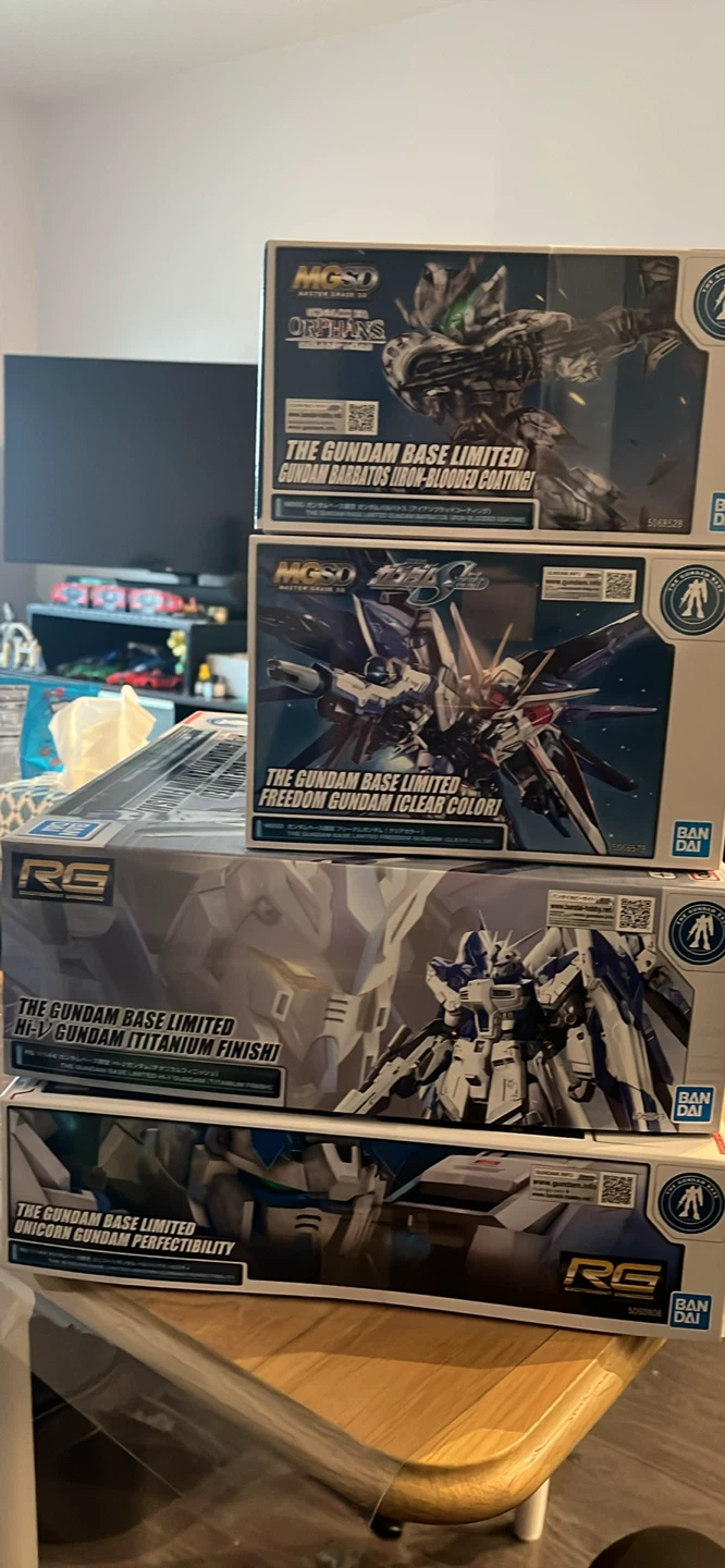 Bandai Gundam Base Limited Model Kits (4 Units)