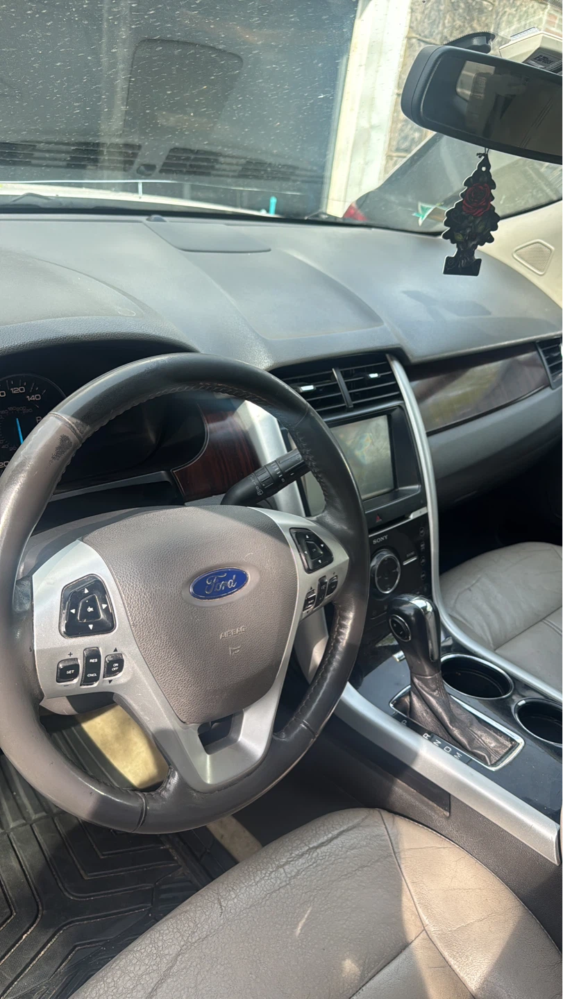White Ford Edge Limited SUV - photo 5