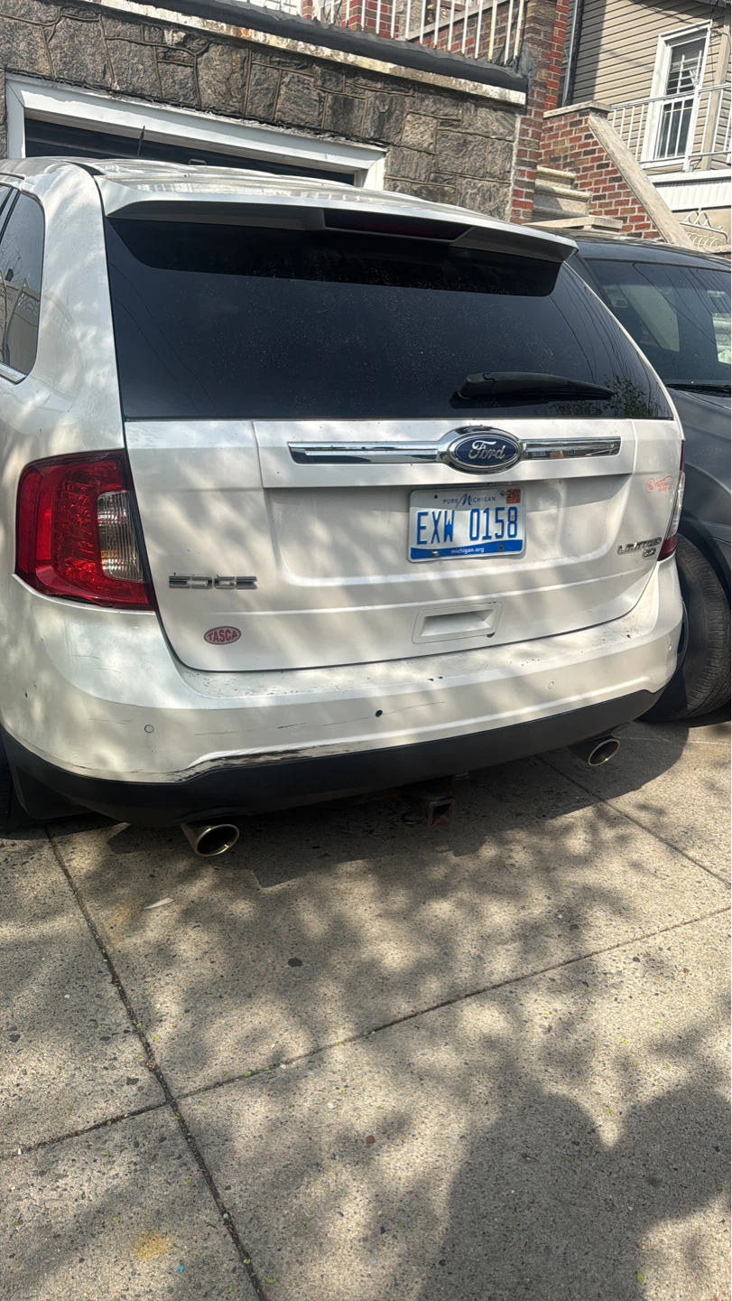 White Ford Edge Limited SUV - photo 4