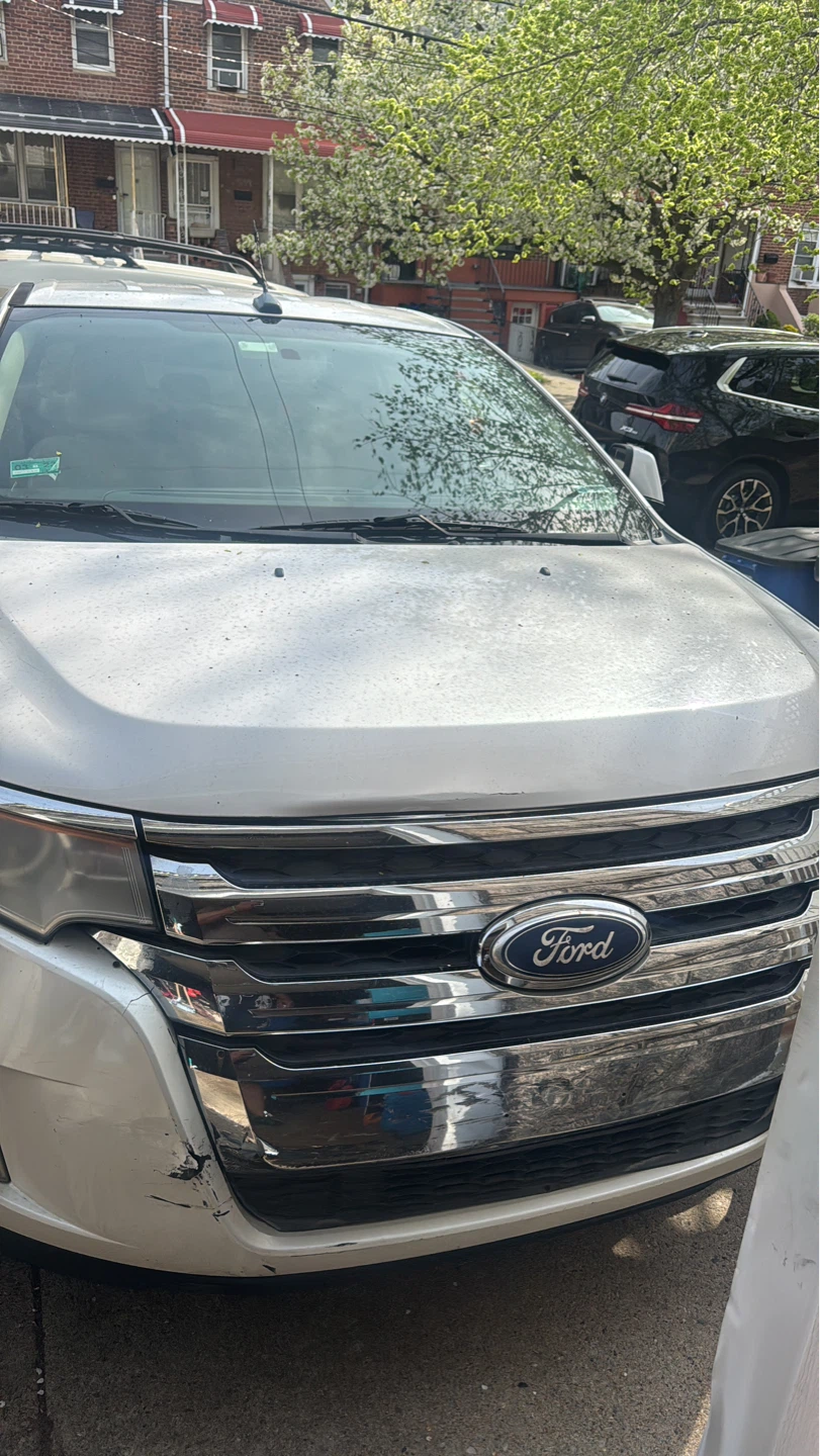 White Ford Edge Limited SUV - photo 2