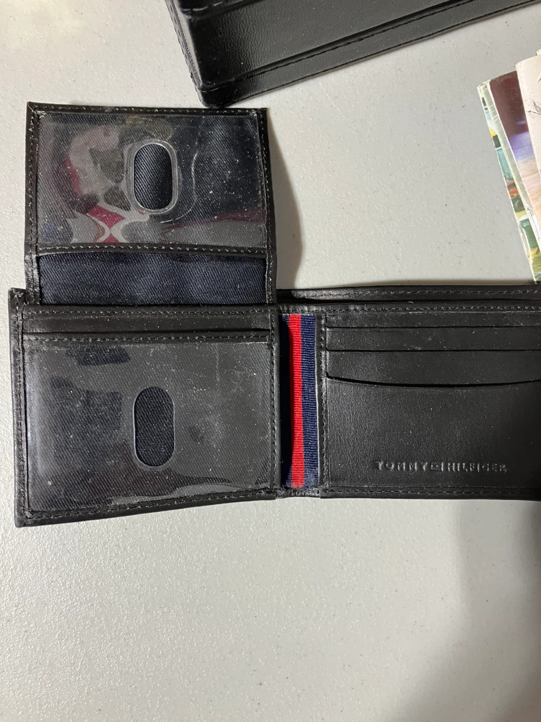 Tommy Hilfiger Black Leather Bifold Wallet - photo 2