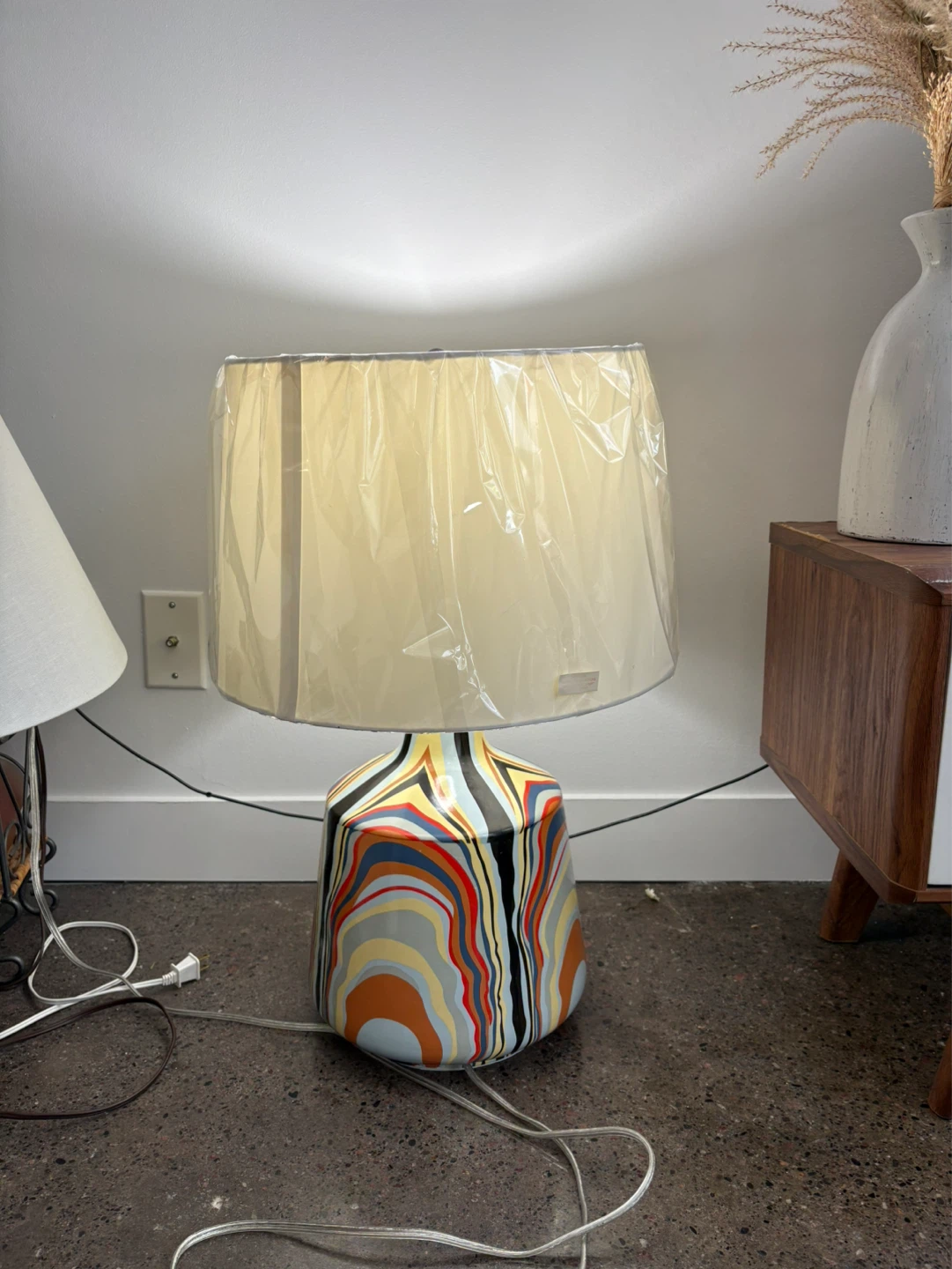 Unique Swirl Pattern Table Lamp - photo 2