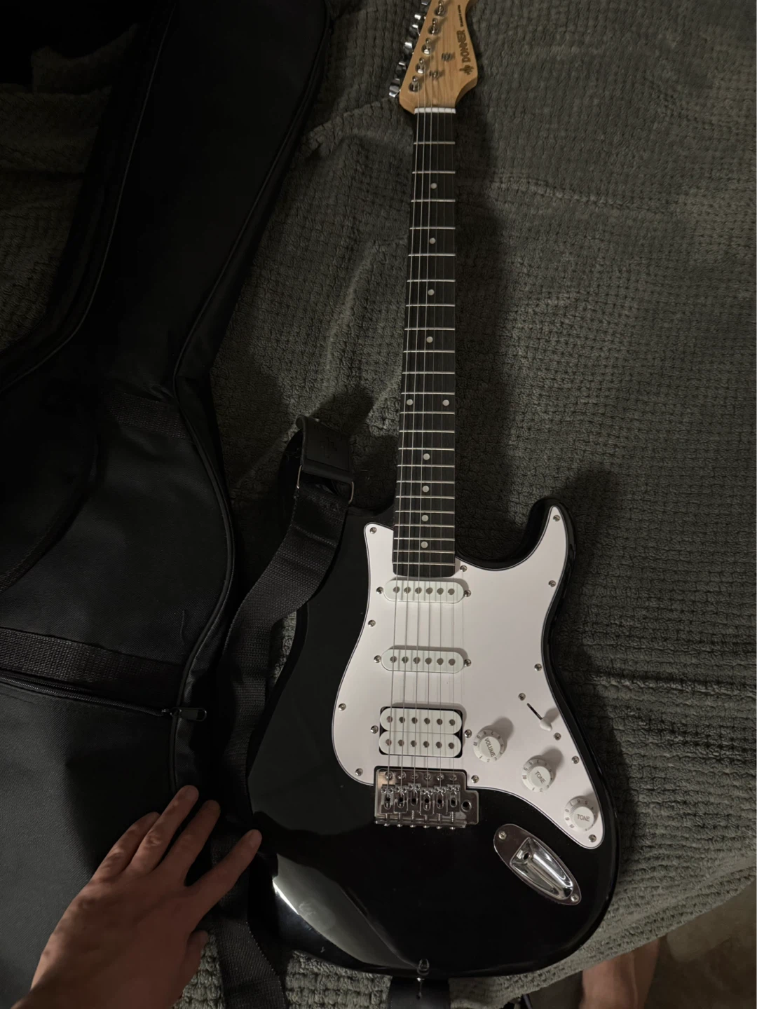 Black Donner Electric Guitar with Gig Bag and AMP - photo 2