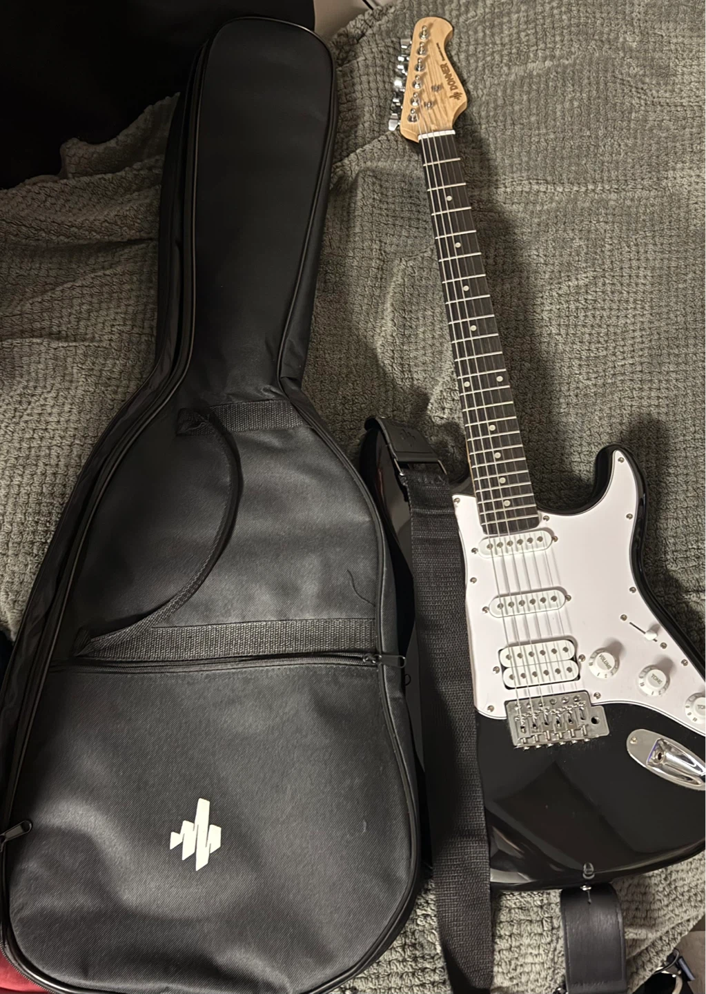 Black Donner Electric Guitar with Gig Bag and AMP