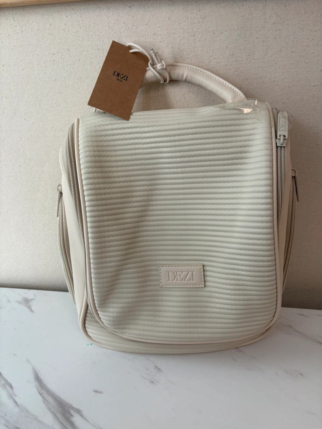 DEZI Hanging Toiletry Bag