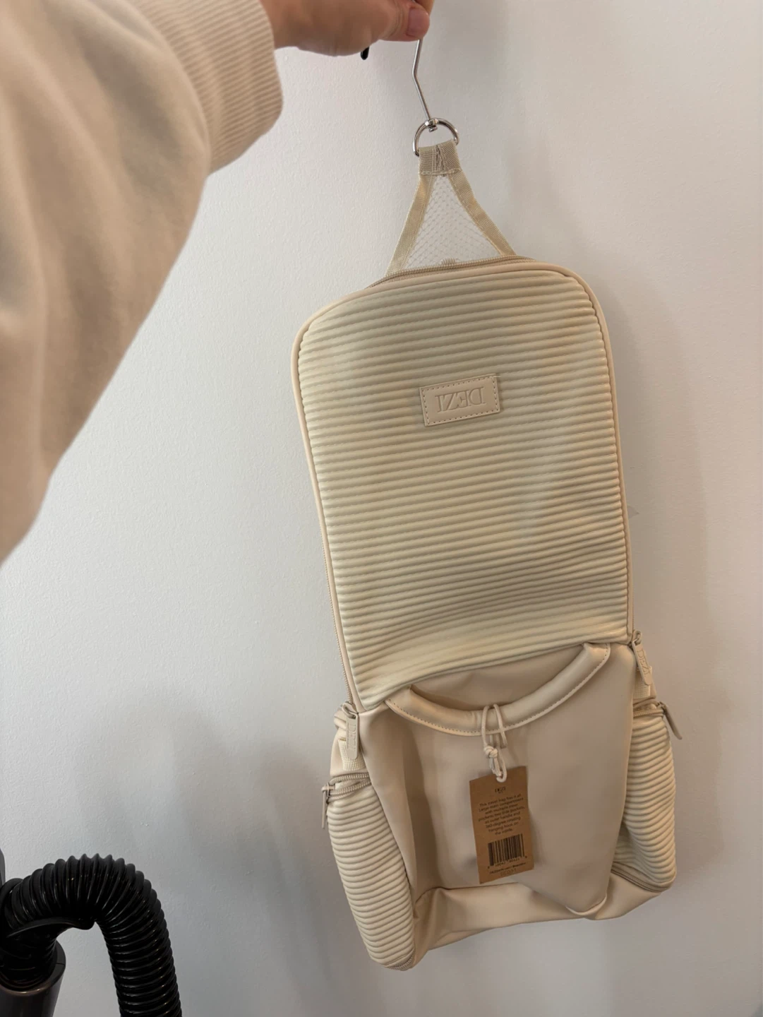 DEZI Hanging Toiletry Bag - photo 4