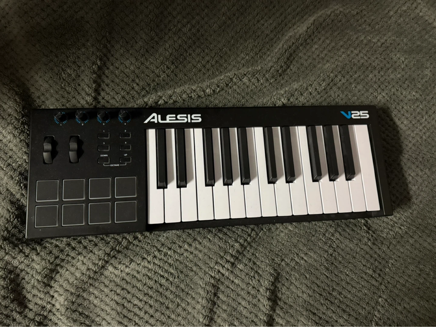 Alesis V25 USB MIDI Keyboard