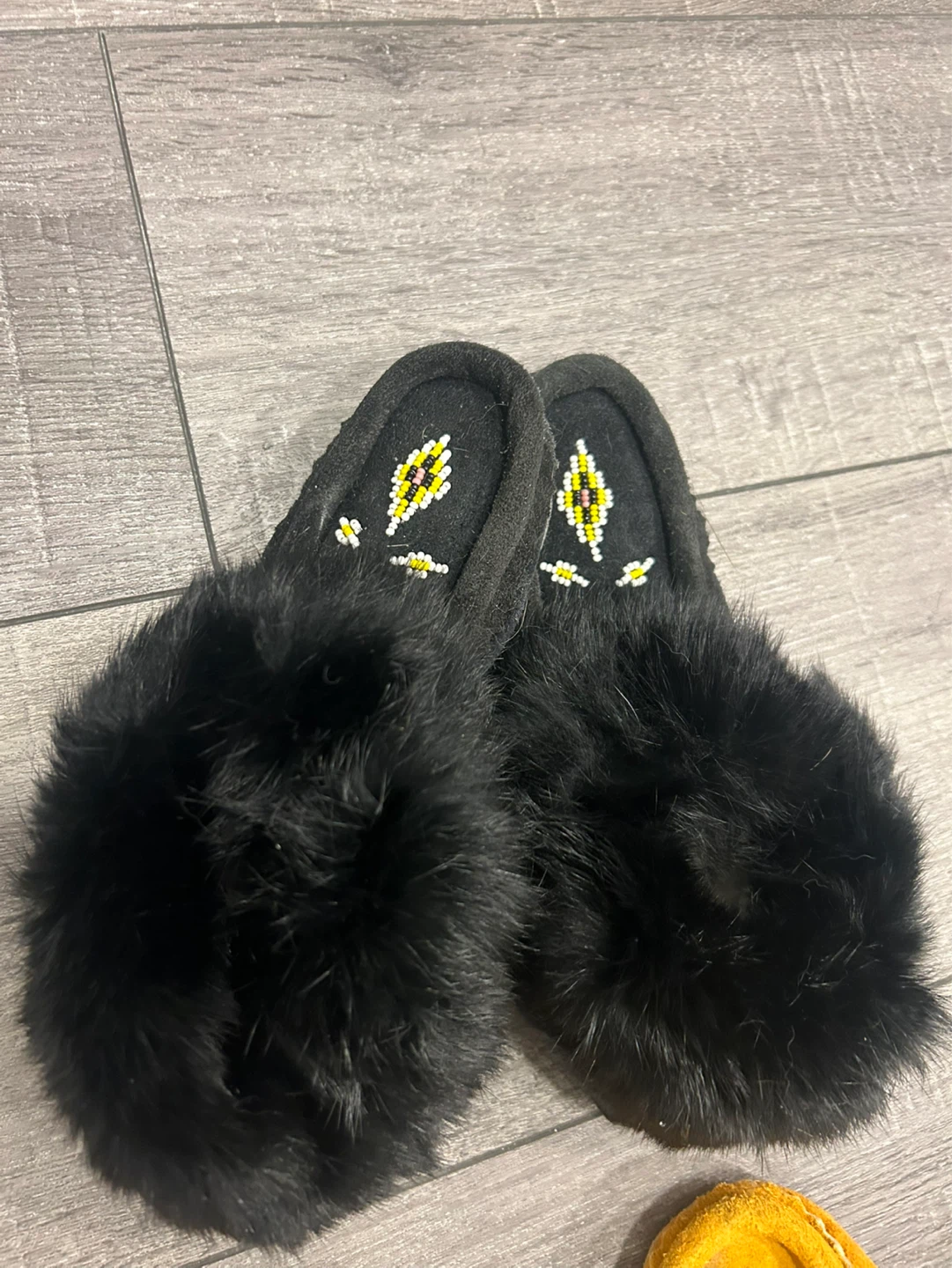 Black Moccasins with Fur Trim and Beaded Design - photo 2
