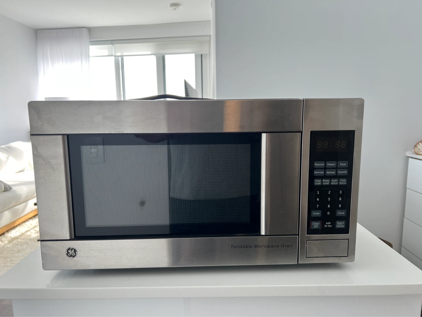 GE Stainless Steel Turntable Microwave Oven