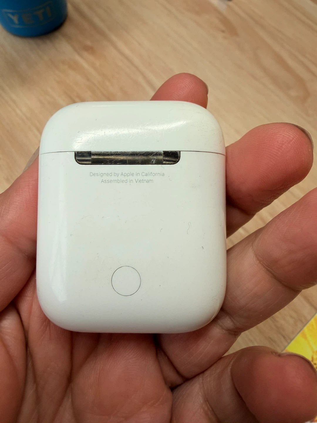 Apple AirPods Charging Case - photo 2