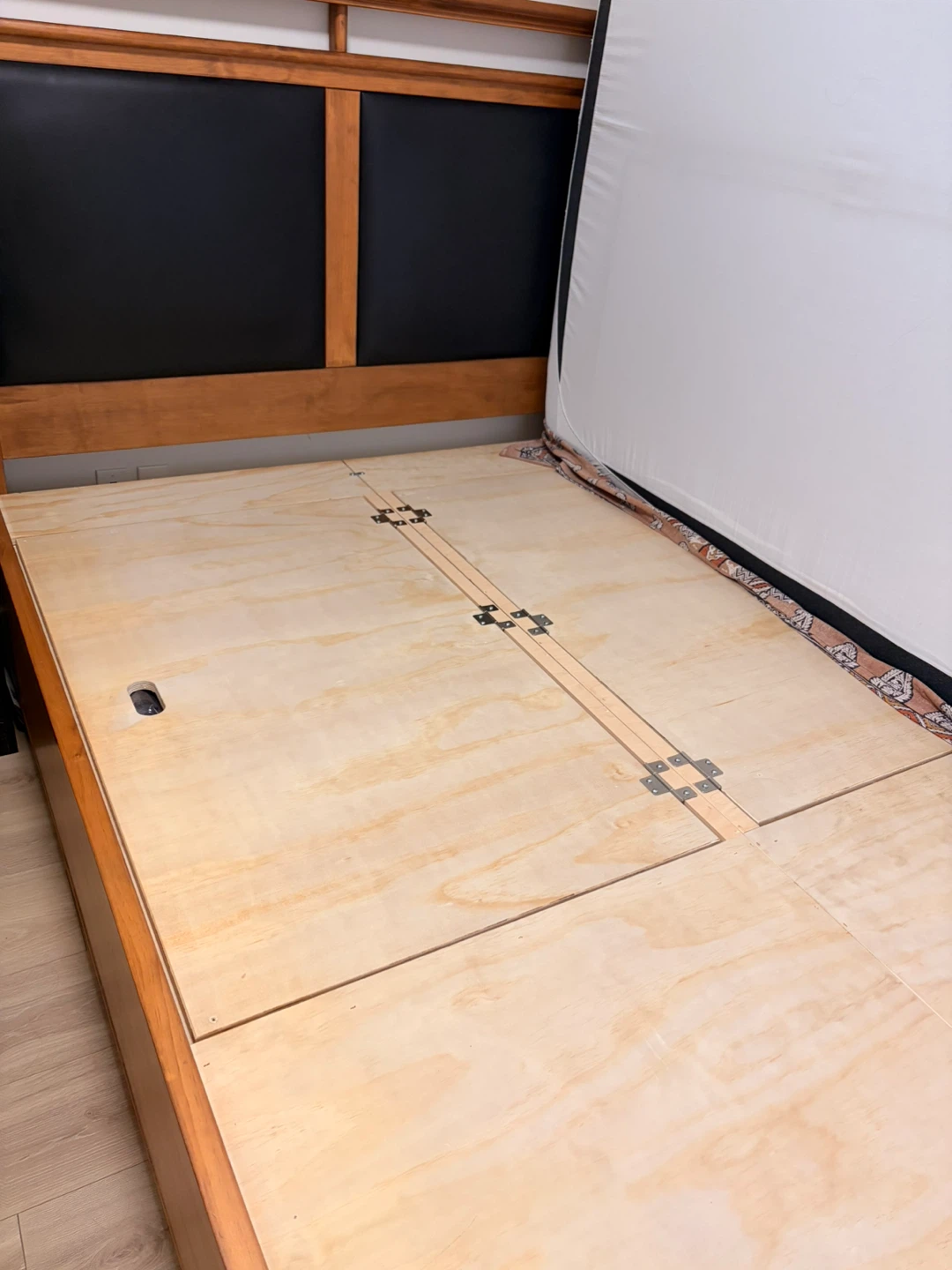 Wooden Queen Bed Frame with Drawers and storage - photo 3