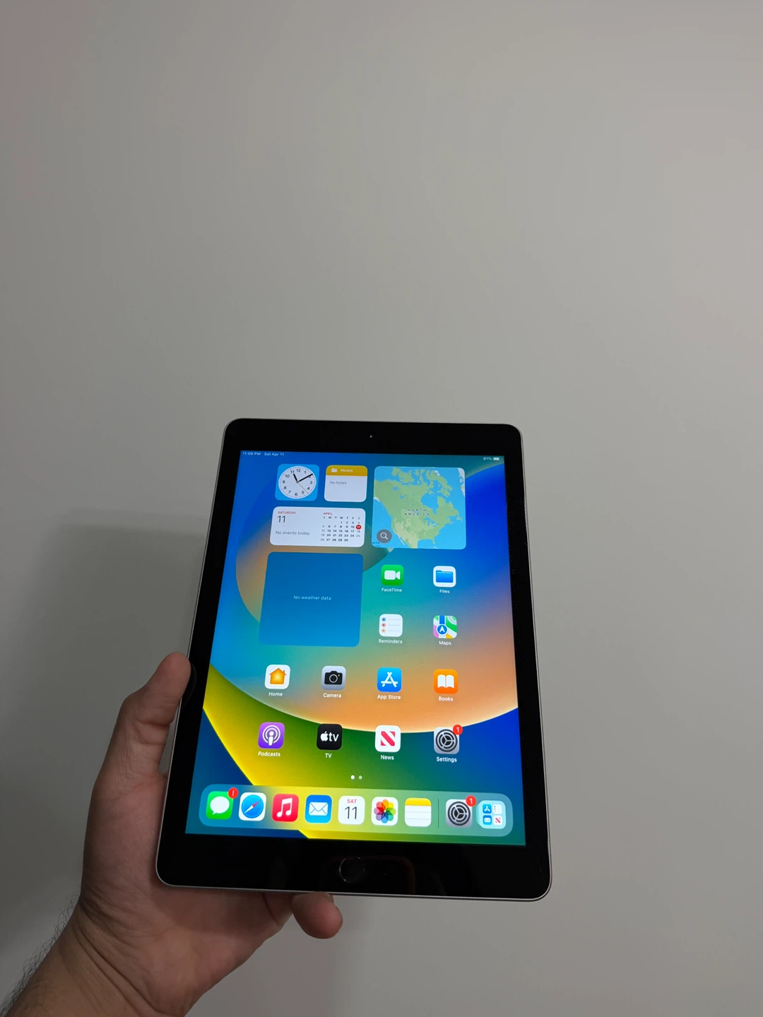 Apple iPad (5th Generation) 32GB Wi-Fi - photo 4