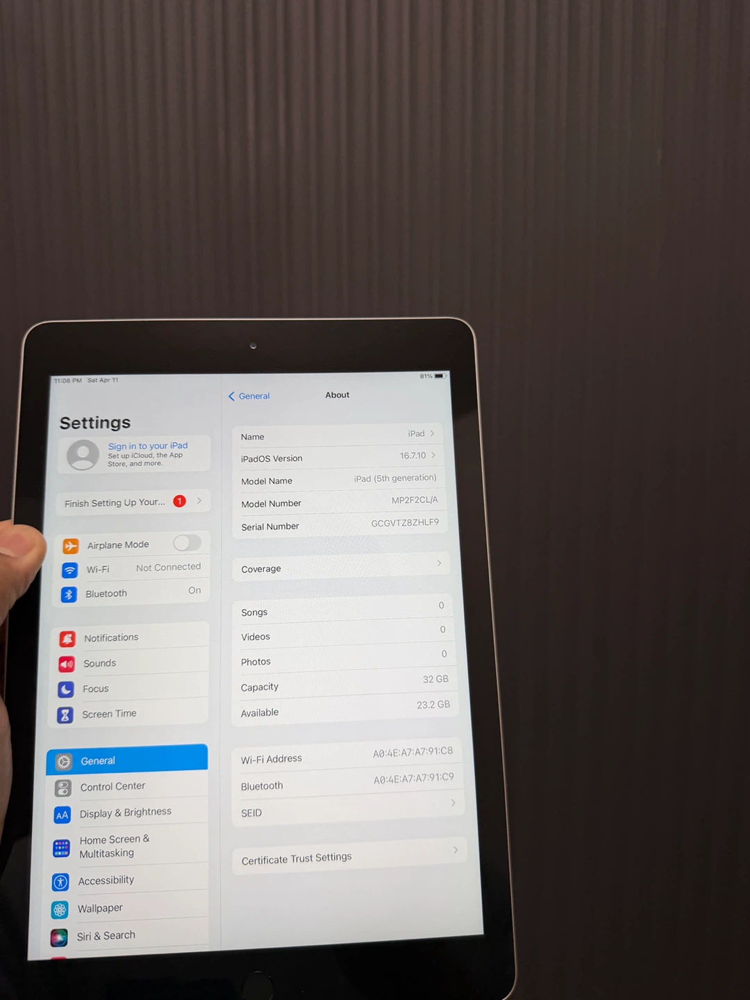 Apple iPad (5th Generation) 32GB Wi-Fi - photo 5