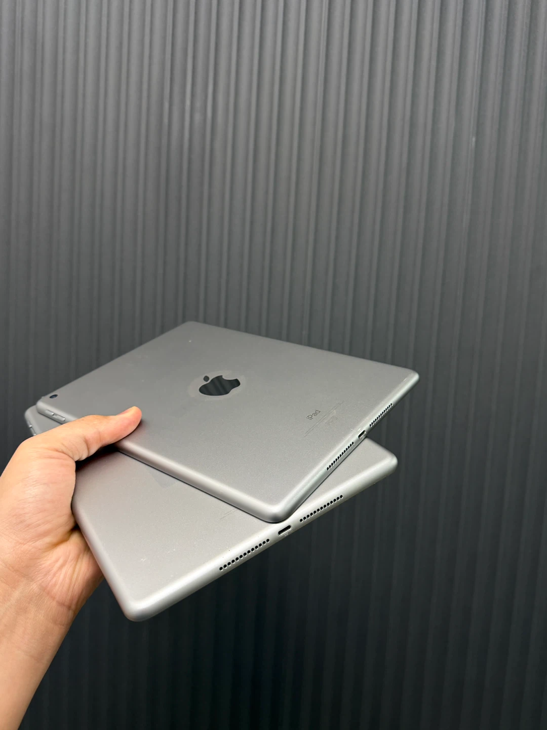 Apple iPad (5th Generation) 32GB Wi-Fi - photo 2