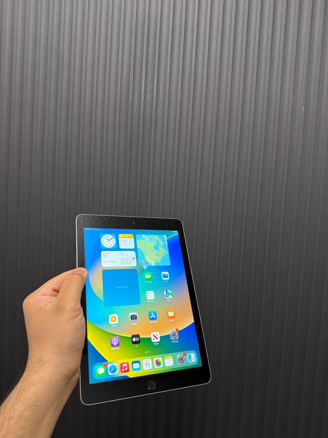 Apple iPad (5th Generation) 32GB Wi-Fi - photo 3