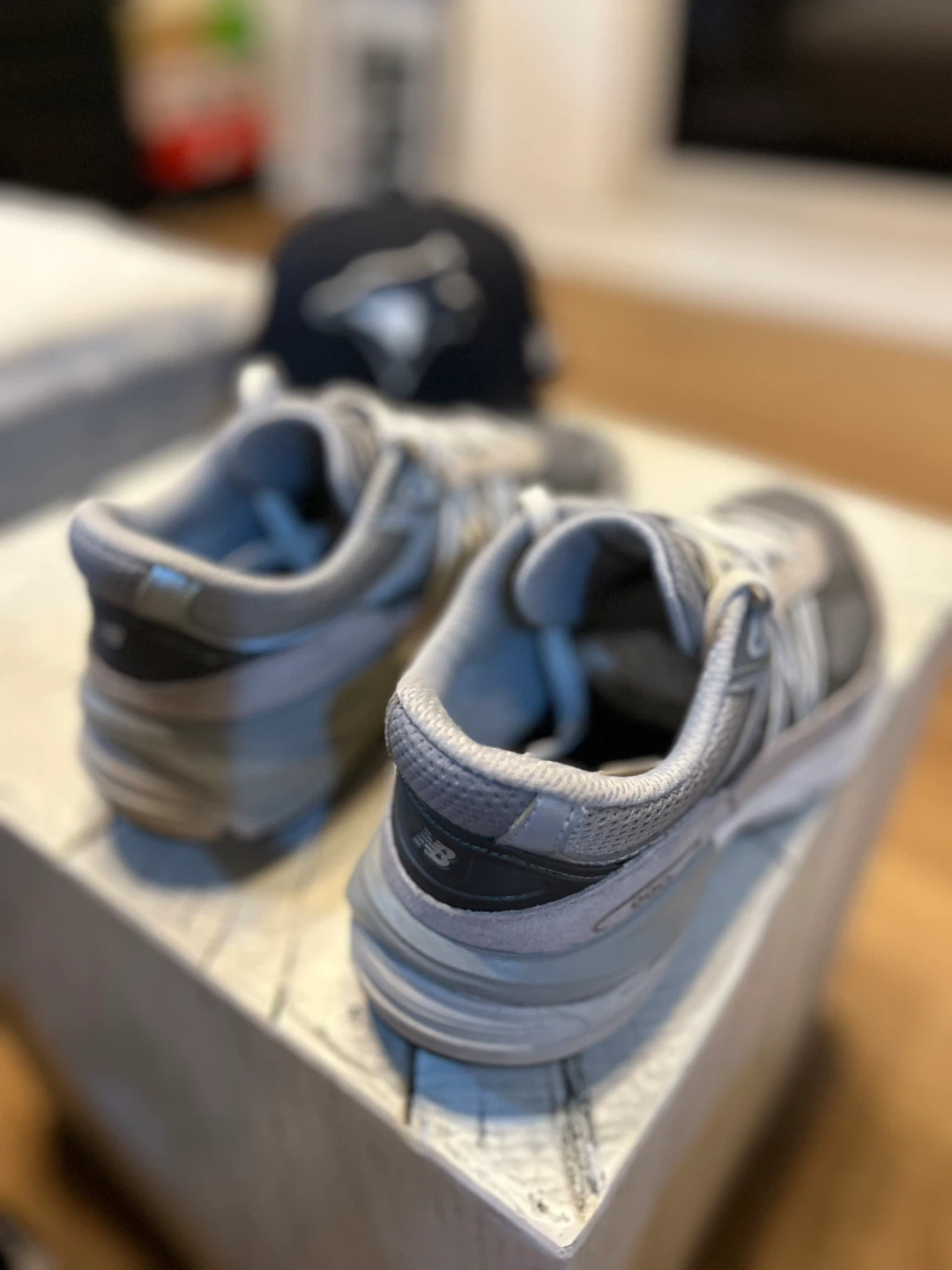 New Balance 990 v6 - size 7 kids - photo 4