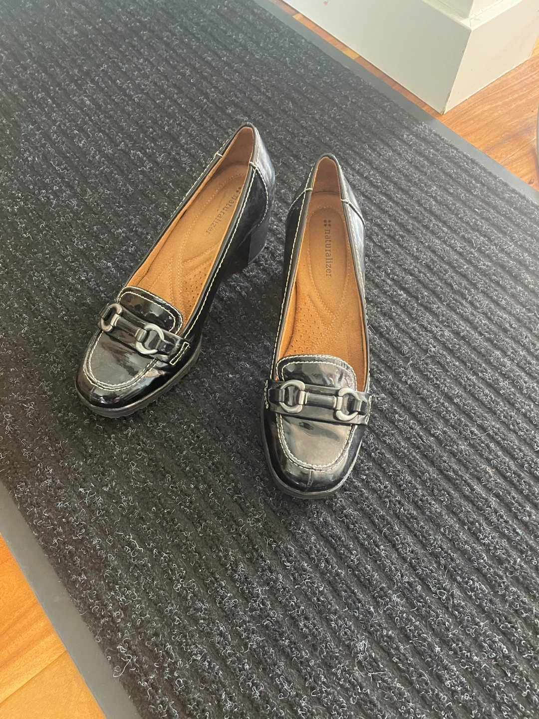 Naturalizer Black Patent Leather Loafer Heels - photo 4