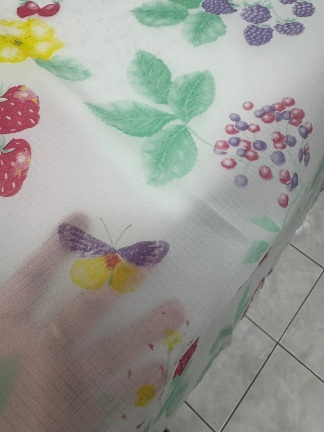 Floral and Berry Print Tablecloth - photo 4