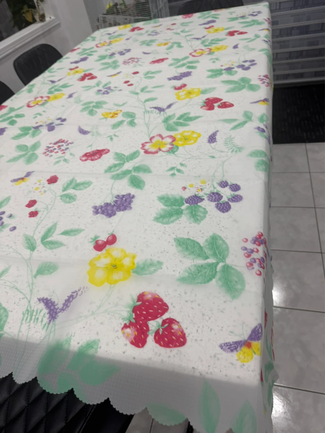 Floral and Berry Print Tablecloth - photo 2