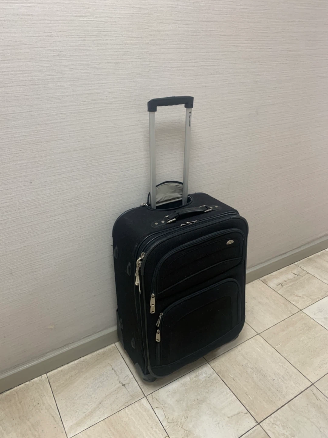 Black travelbag Suitcase