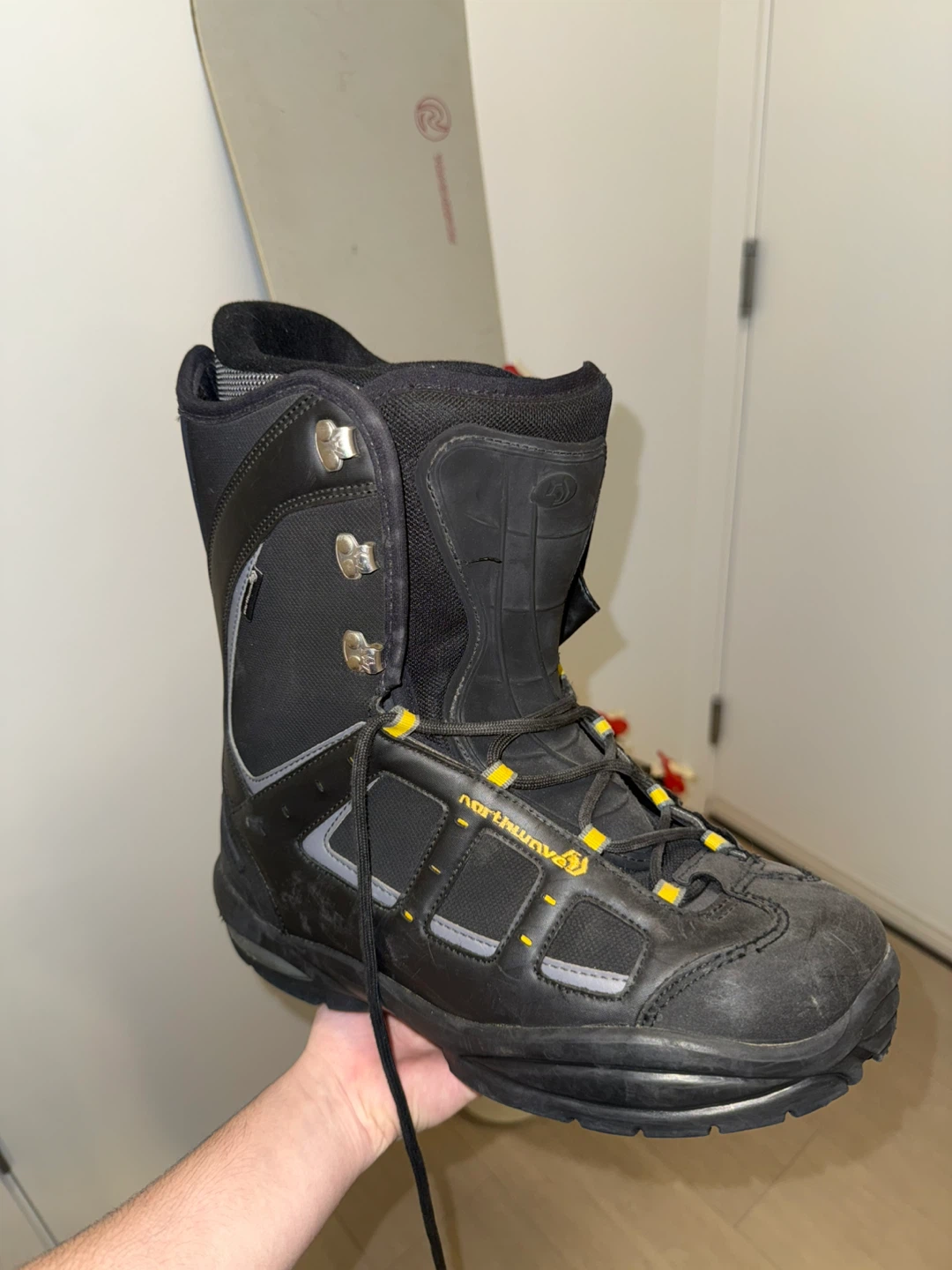 Snowboard with Bindings and Boots must go ASAP - photo 2