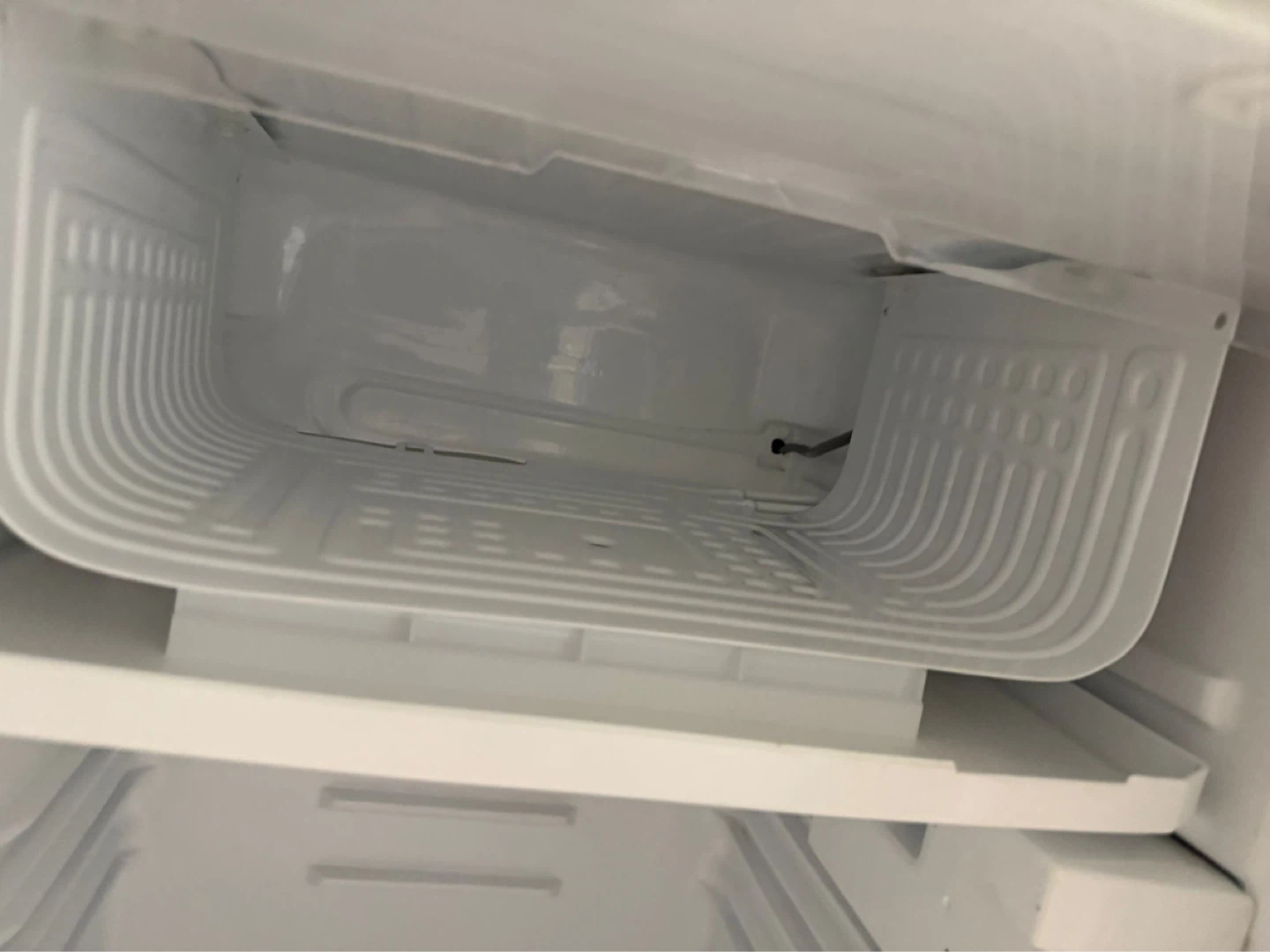LG GR-151 RCW Compact Refrigerator - photo 4