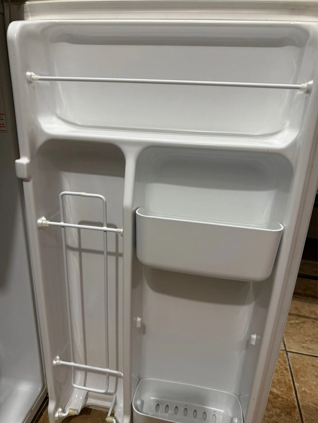 LG GR-151 RCW Compact Refrigerator - photo 3
