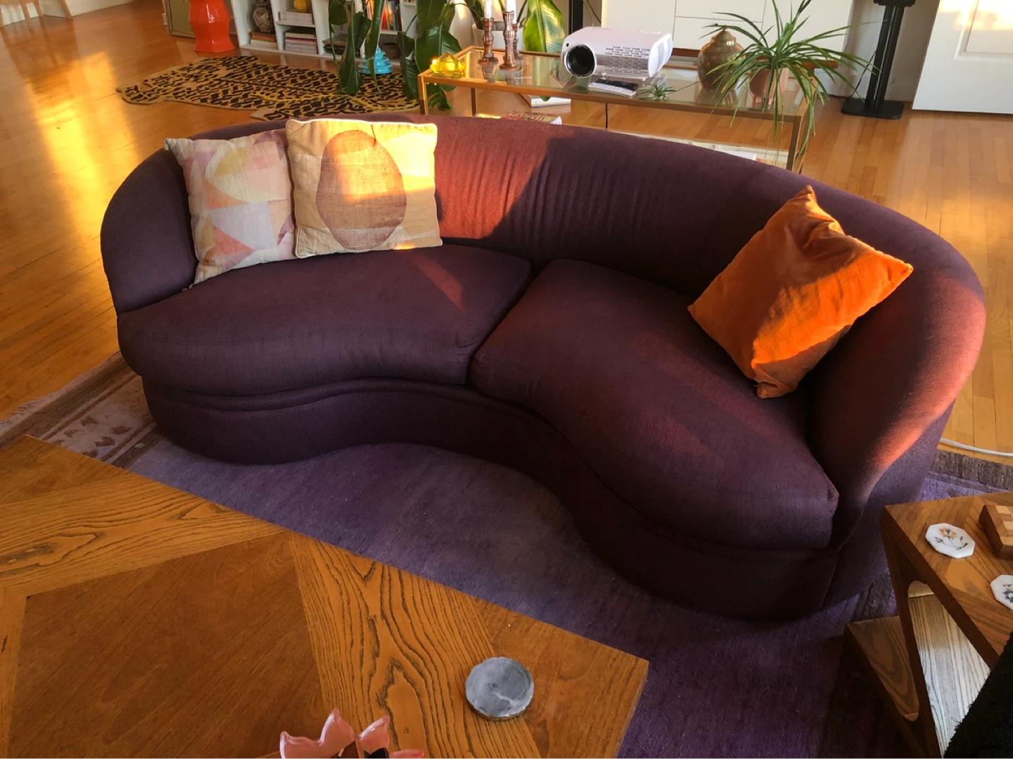 Incredible Vintage Curved Kidney Sofa - photo 2