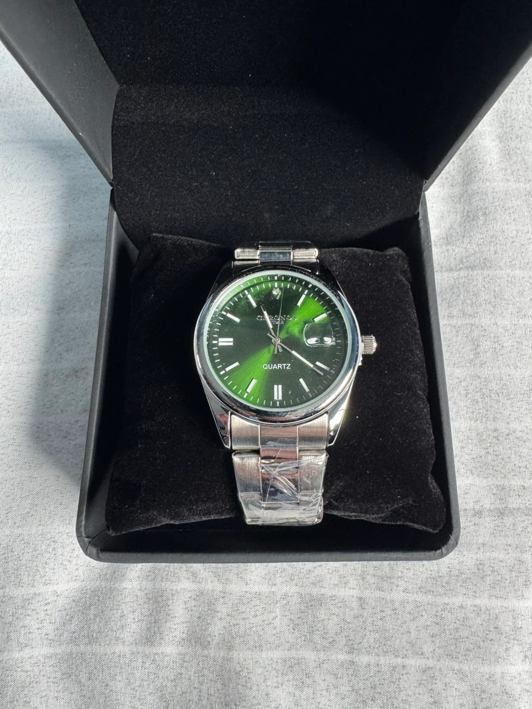 Elegant Green Dial Quartz Watch – Stainless Steel + Gift Box