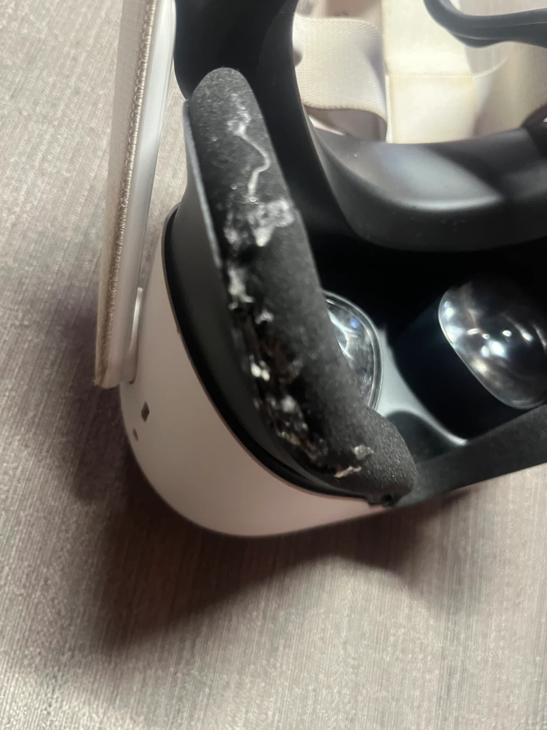 Meta Quest 2 VR Headset with Controllers - photo 5