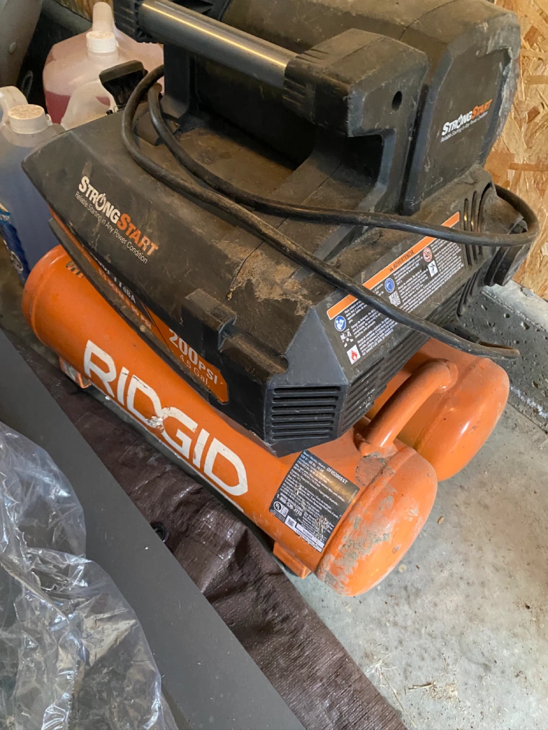 RIDGID 4.5 Gallon 200 PSI Air Compressor